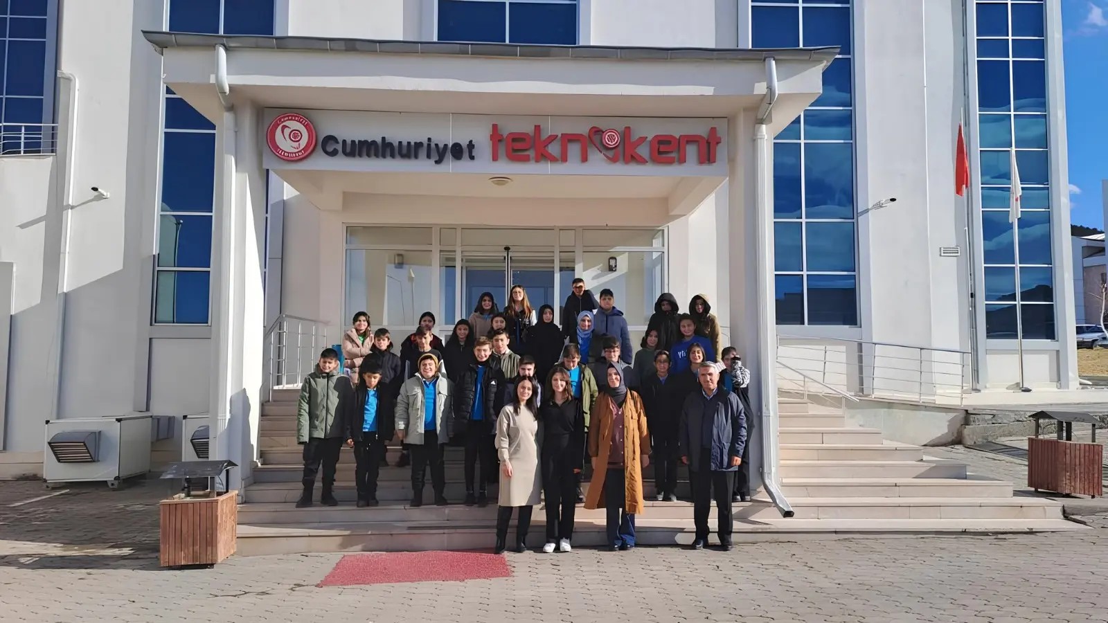 Milli Eğitim Bakanlığına bağlı okullarımızdan başvurular alarak robotik kodlama hakkında eğitimler düzenliyoruz (2.Eğitim)
